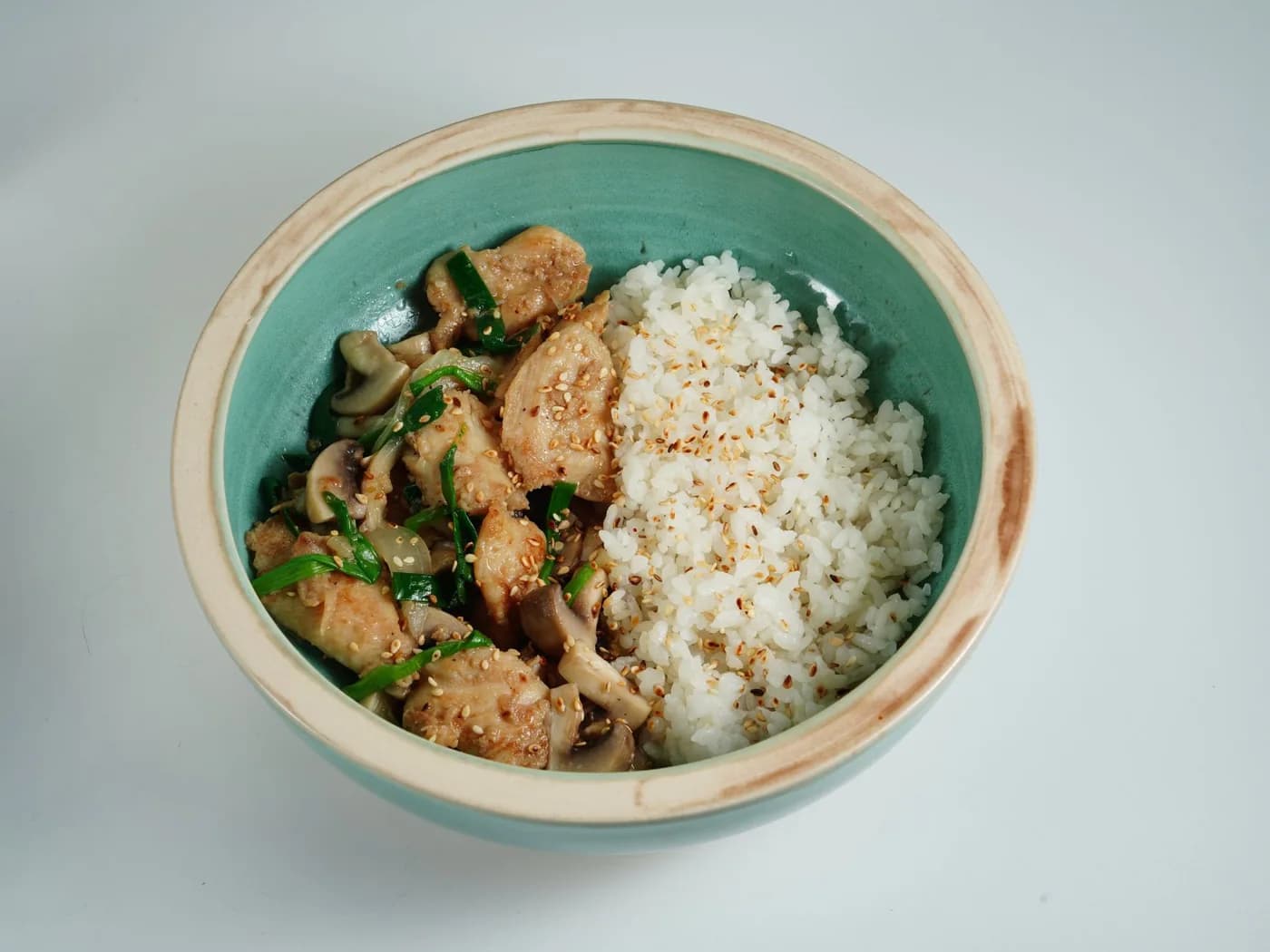Serving inspiration for Golden Chicken & Broccoli Rice Bowls